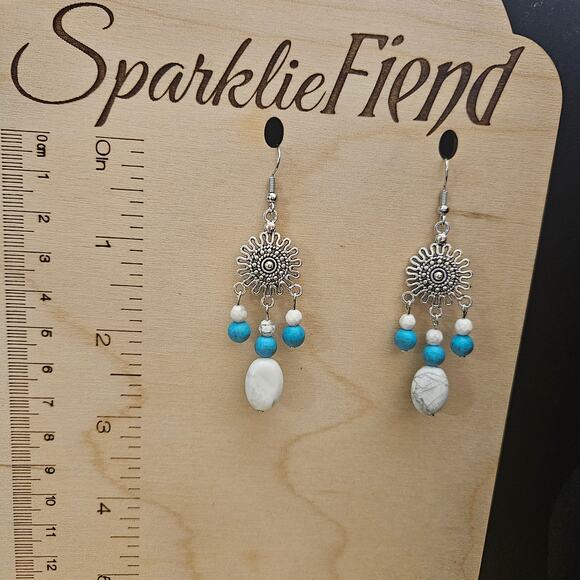 Antique silver sunburst and dyed/natural howlite chandelier earrings - Picture 3 of 4